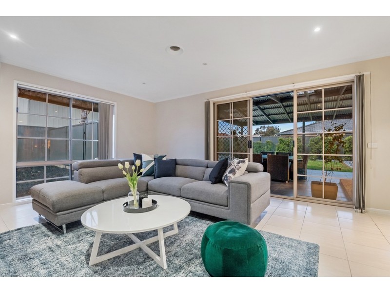 6 Ramsbury Street, Craigieburn VIC 3064