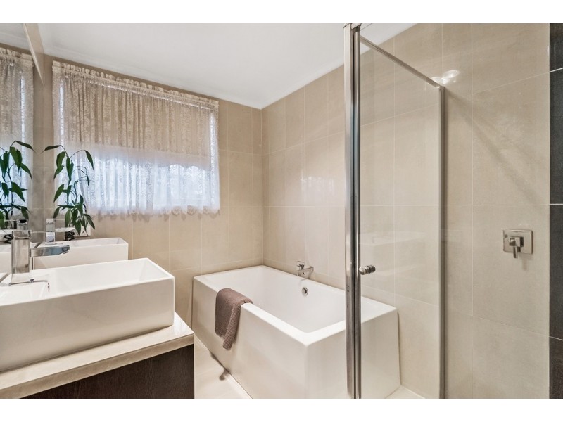 6 Ramsbury Street, Craigieburn VIC 3064