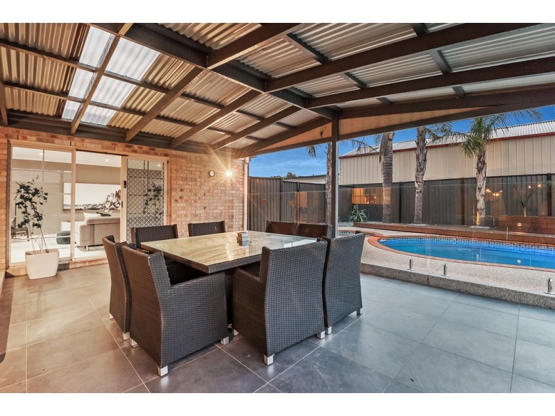 6 Ramsbury Street, Craigieburn VIC 3064