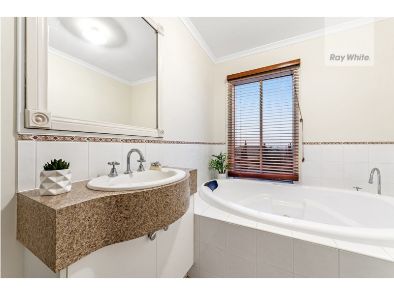 7 Crestmont Terrace, Craigieburn VIC 3064