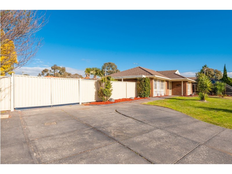 17 Axminster Drive, Craigieburn VIC 3064