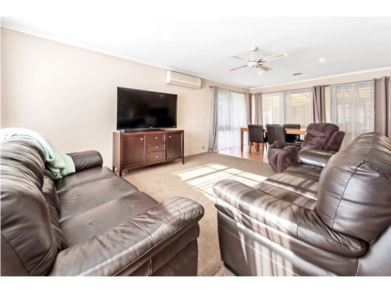 17 Axminster Drive, Craigieburn VIC 3064