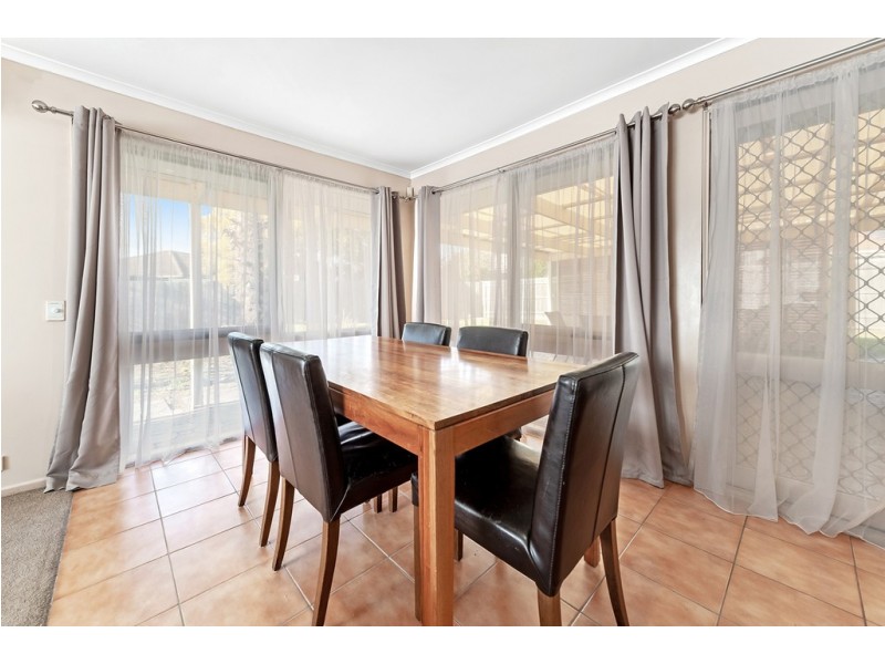 17 Axminster Drive, Craigieburn VIC 3064