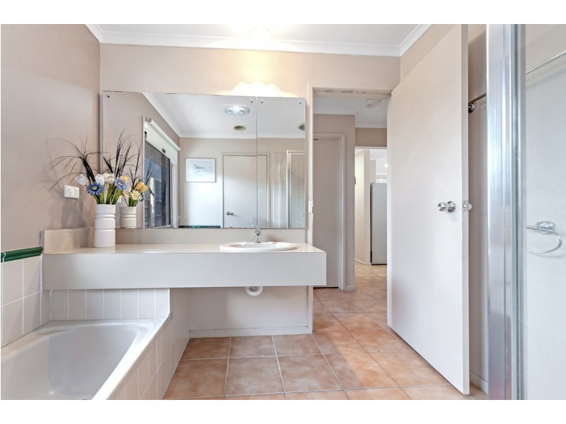 17 Axminster Drive, Craigieburn VIC 3064