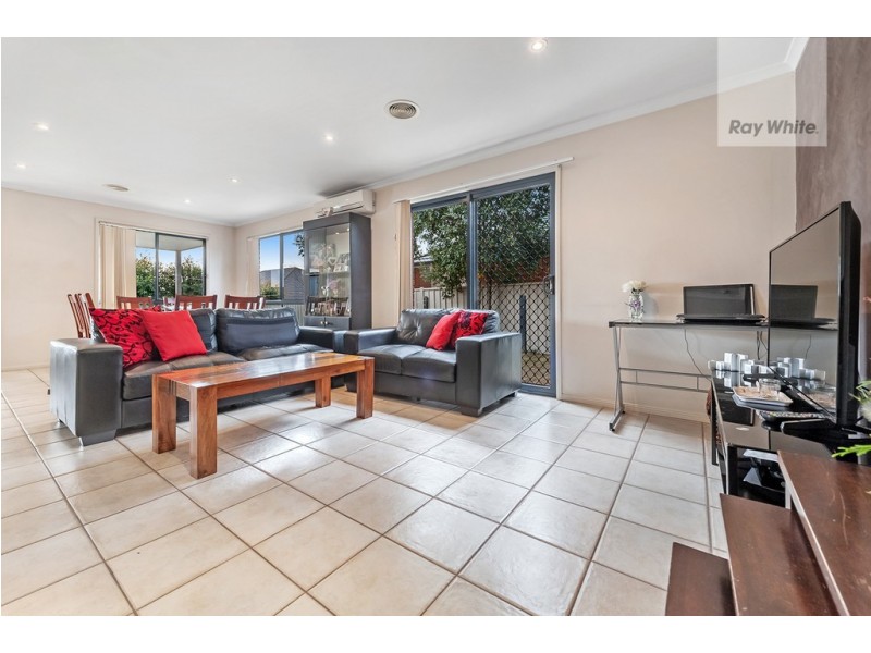 8 Sage Hills Place, Craigieburn VIC 3064