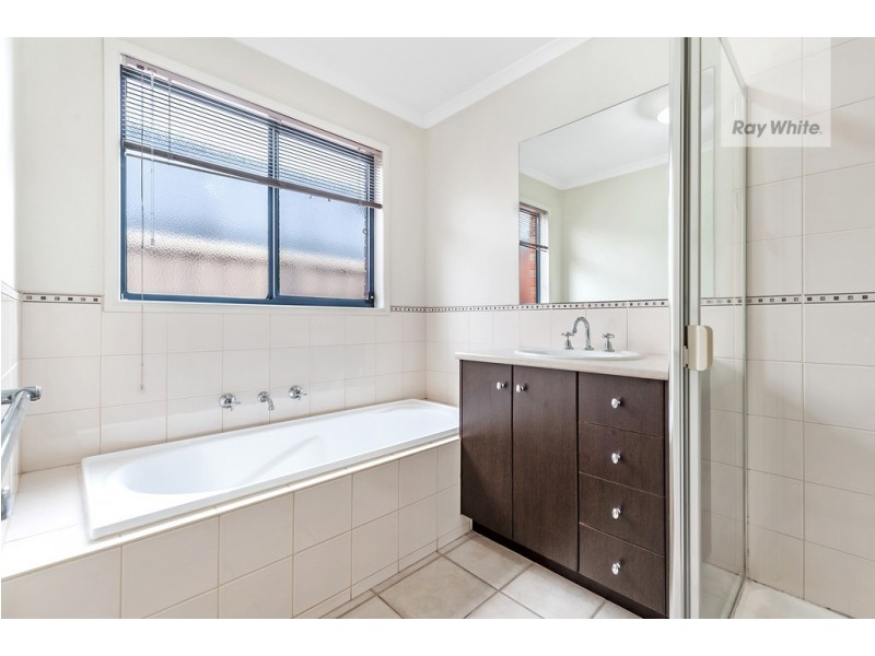 8 Sage Hills Place, Craigieburn VIC 3064