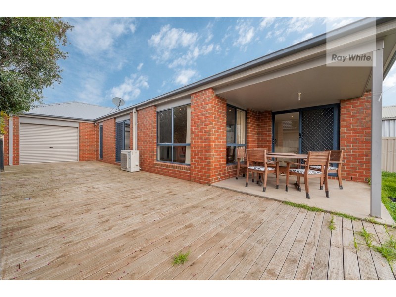 8 Sage Hills Place, Craigieburn VIC 3064