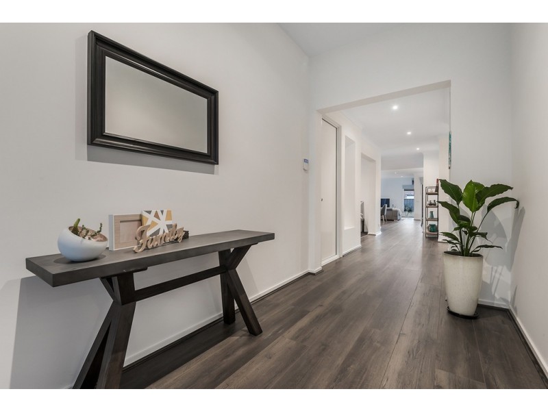 26 Mangrove Way, Craigieburn VIC 3064