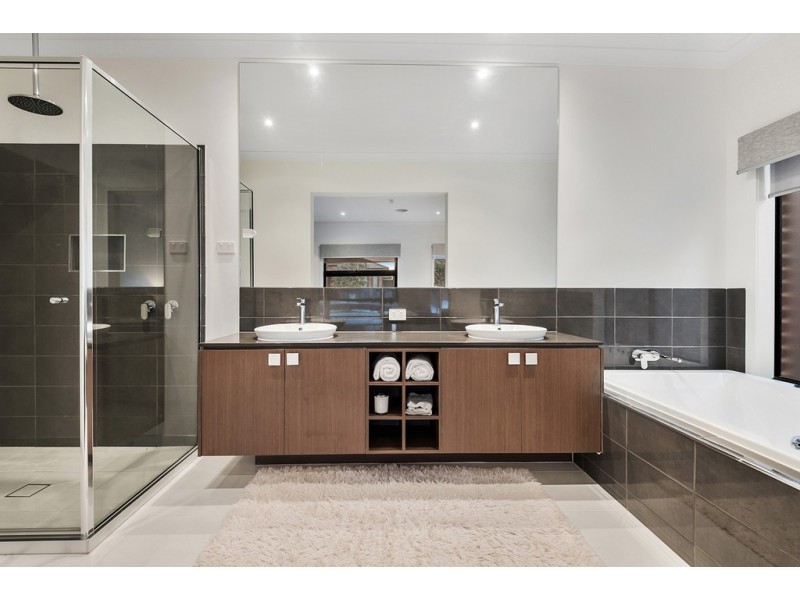 26 Mangrove Way, Craigieburn VIC 3064