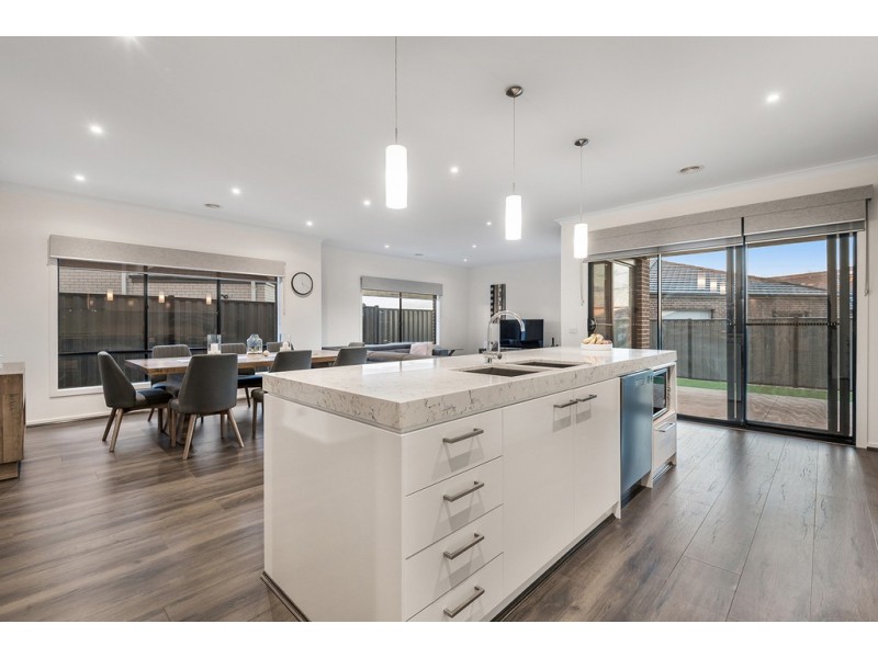 26 Mangrove Way, Craigieburn VIC 3064