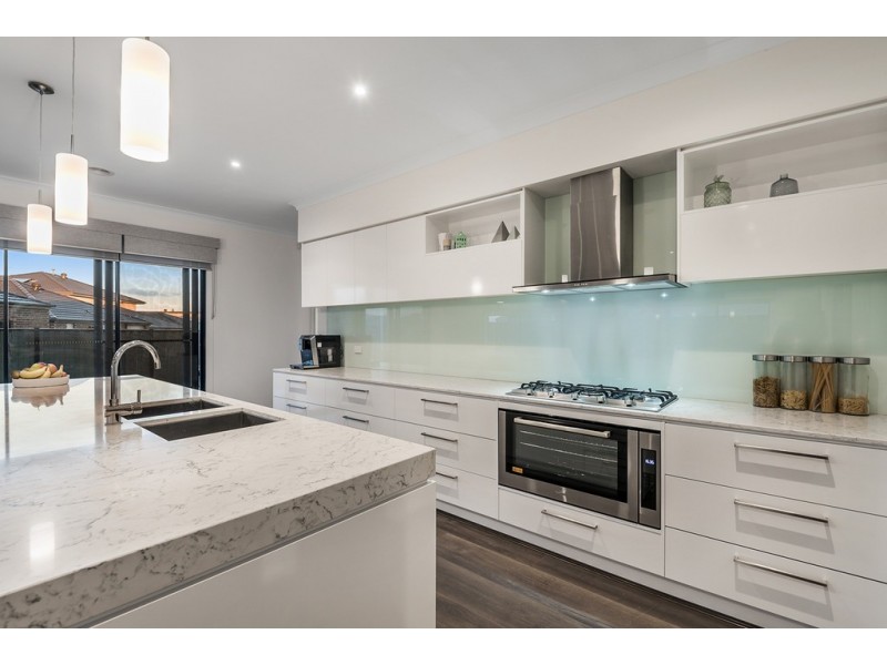 26 Mangrove Way, Craigieburn VIC 3064