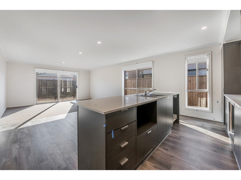 9 Yarradale Drive, Mickleham VIC 3064