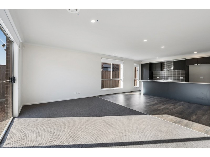 9 Yarradale Drive, Mickleham VIC 3064