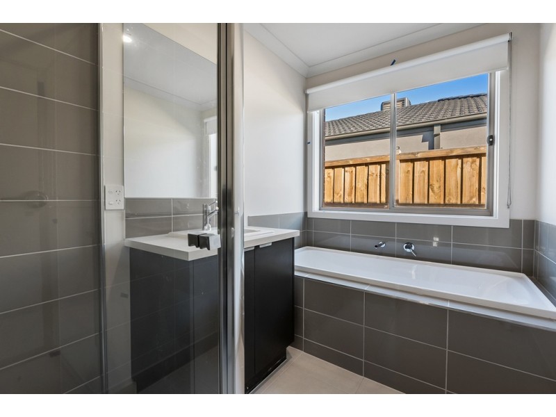 9 Yarradale Drive, Mickleham VIC 3064