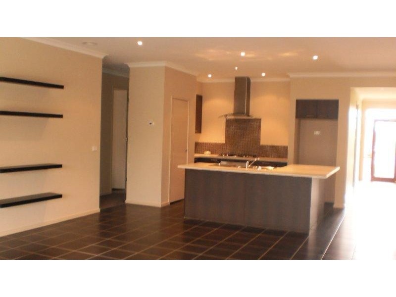 10 Madison Street, Craigieburn VIC 3064