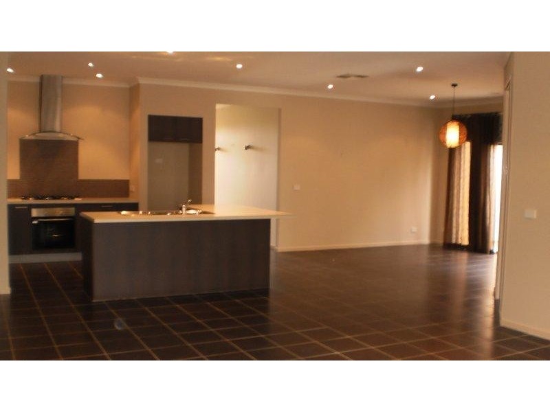 10 Madison Street, Craigieburn VIC 3064