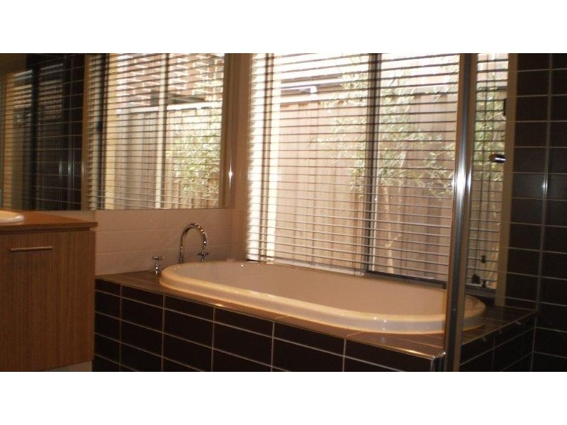 10 Madison Street, Craigieburn VIC 3064