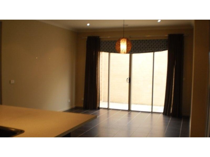 10 Madison Street, Craigieburn VIC 3064