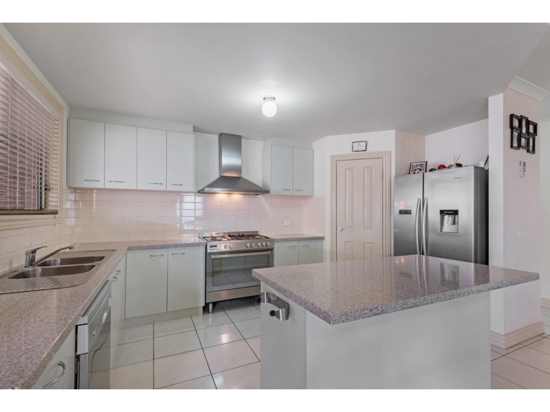 37 Flagstaff Loop, Craigieburn VIC 3064