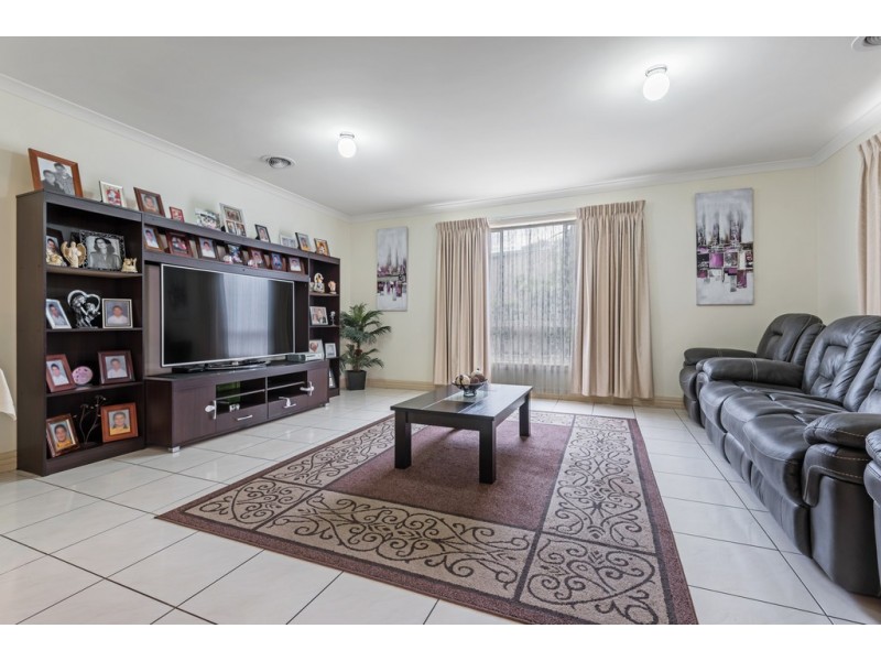 37 Flagstaff Loop, Craigieburn VIC 3064