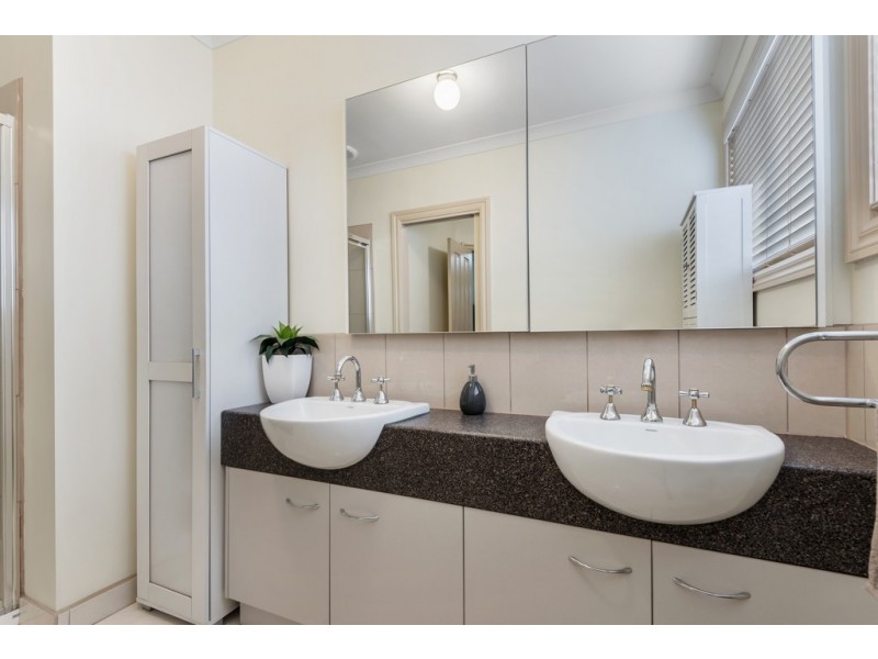 37 Flagstaff Loop, Craigieburn VIC 3064