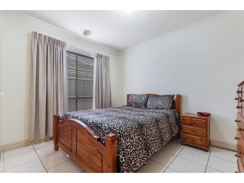 37 Flagstaff Loop, Craigieburn VIC 3064