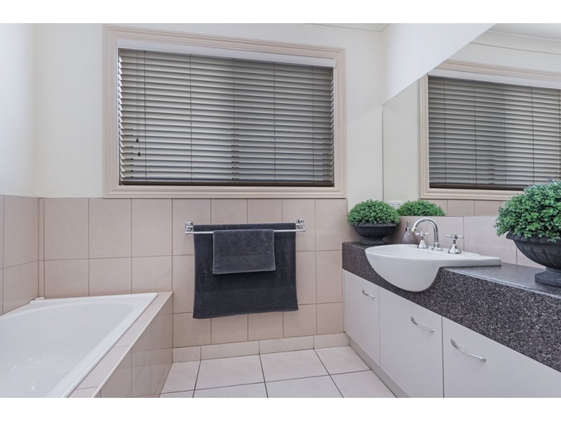 37 Flagstaff Loop, Craigieburn VIC 3064