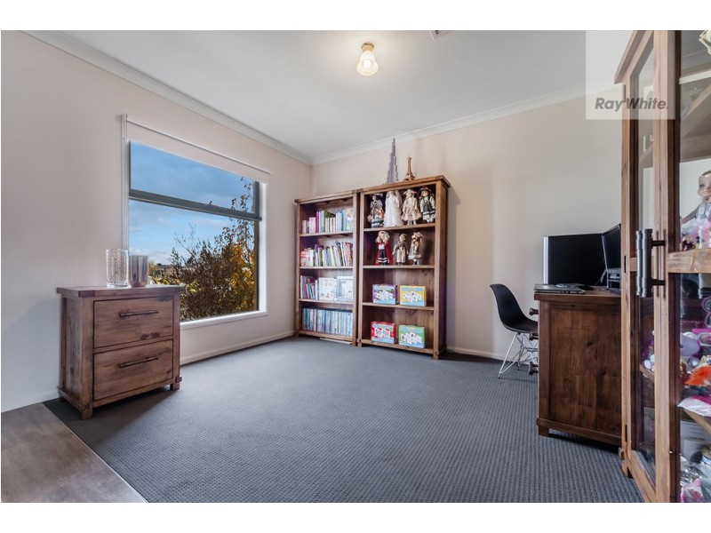 6 Rosette Parade, Mickleham VIC 3064
