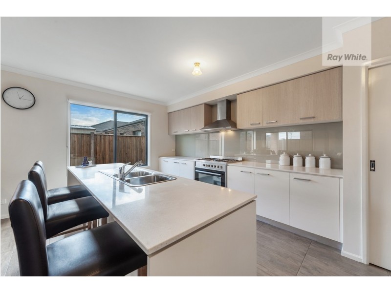 6 Rosette Parade, Mickleham VIC 3064