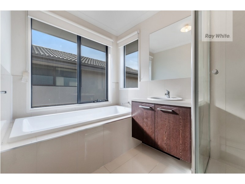 6 Rosette Parade, Mickleham VIC 3064