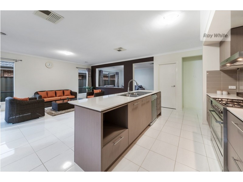 104 Huntington Drive, Craigieburn VIC 3064