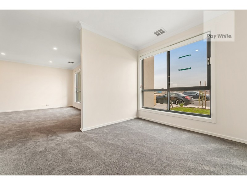 16 Fouz Street, Roxburgh Park VIC 3064