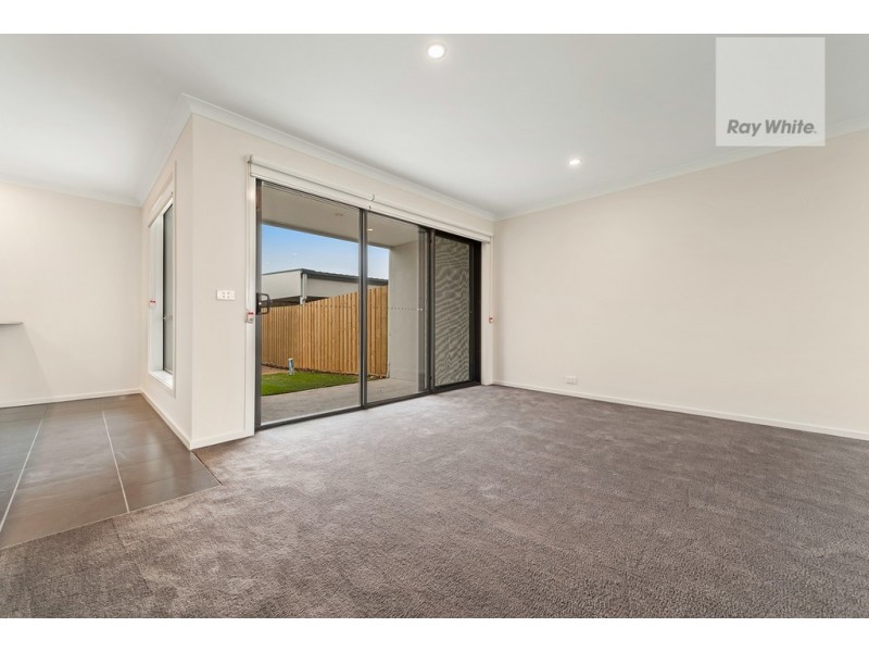 16 Fouz Street, Roxburgh Park VIC 3064