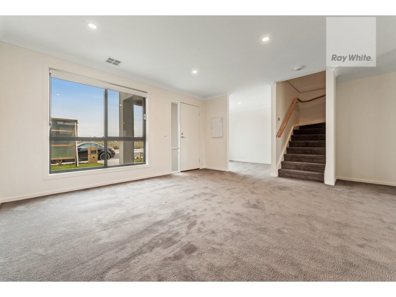 16 Fouz Street, Roxburgh Park VIC 3064