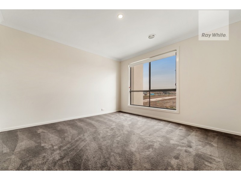 16 Fouz Street, Roxburgh Park VIC 3064