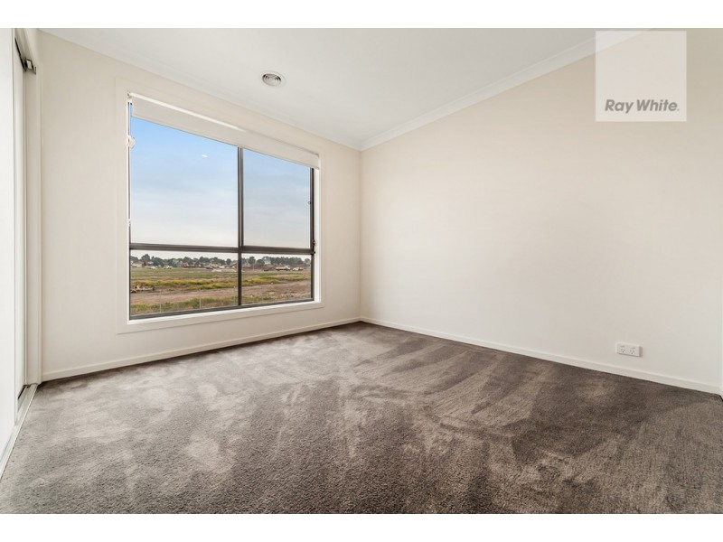 16 Fouz Street, Roxburgh Park VIC 3064