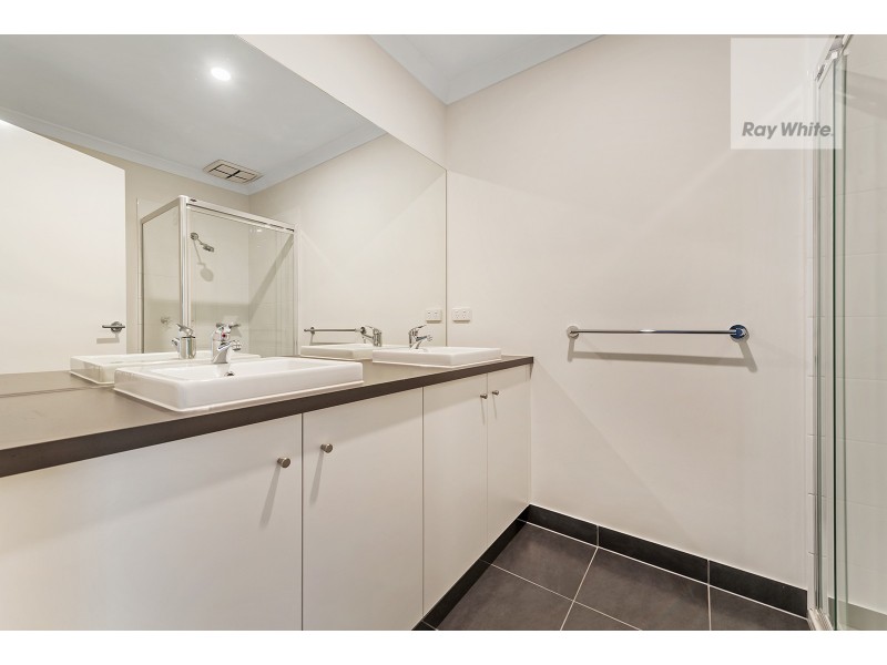 16 Fouz Street, Roxburgh Park VIC 3064