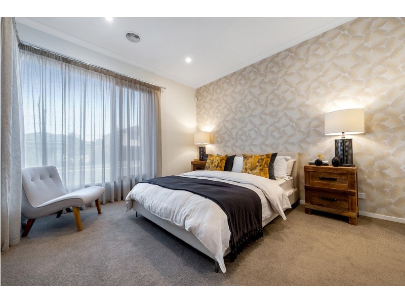 13 Montreal Circuit, Craigieburn VIC 3064