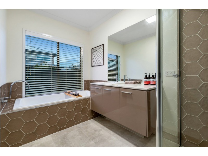 13 Montreal Circuit, Craigieburn VIC 3064