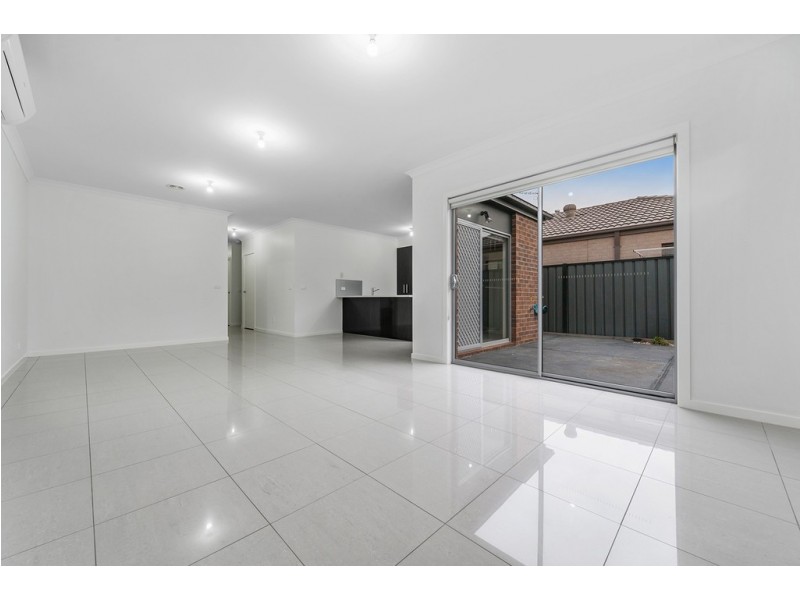 8 Taylan Street, Craigieburn VIC 3064