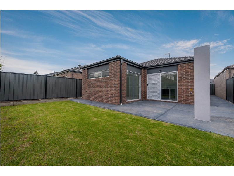 8 Taylan Street, Craigieburn VIC 3064