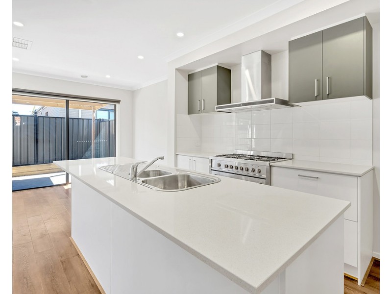 22 Angove Street, Craigieburn VIC 3064