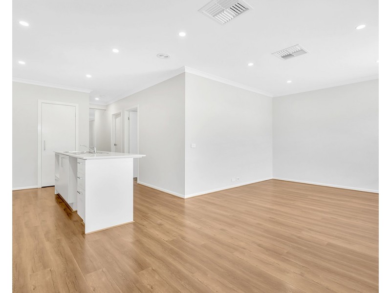 22 Angove Street, Craigieburn VIC 3064