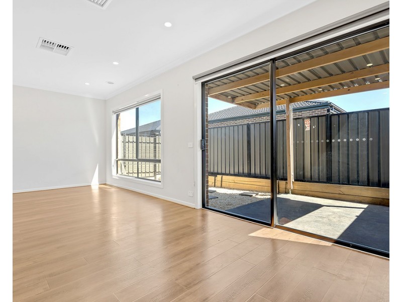 22 Angove Street, Craigieburn VIC 3064