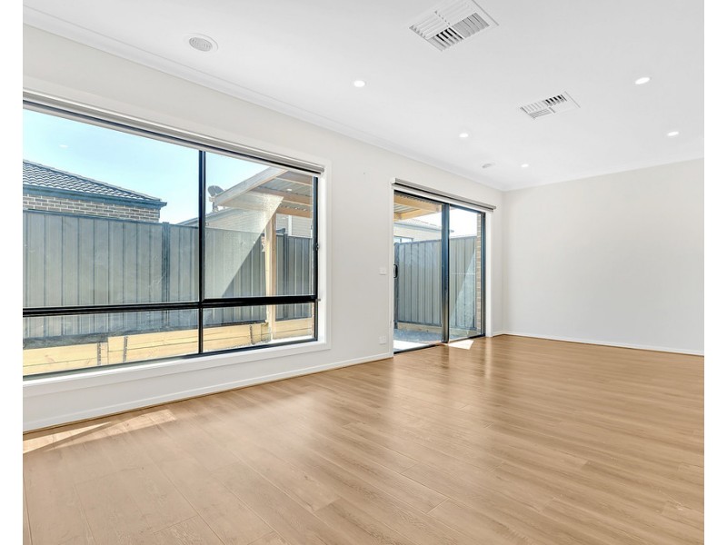 22 Angove Street, Craigieburn VIC 3064