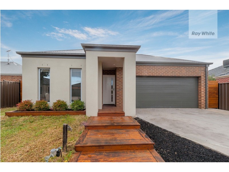 18 Healesville Loop, Craigieburn VIC 3064