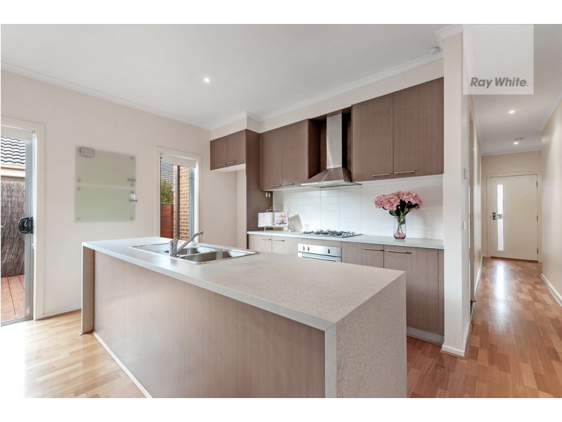 18 Healesville Loop, Craigieburn VIC 3064