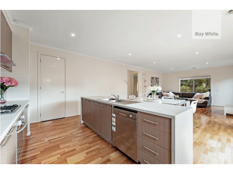 18 Healesville Loop, Craigieburn VIC 3064