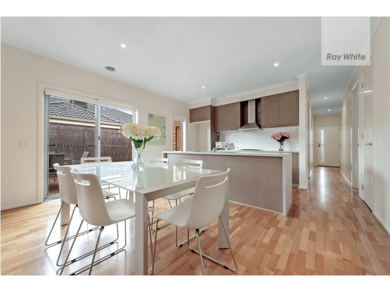 18 Healesville Loop, Craigieburn VIC 3064