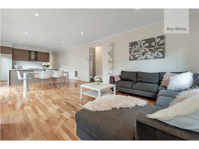 18 Healesville Loop, Craigieburn VIC 3064